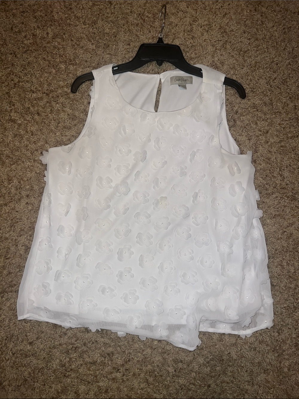 Charlie Paige’s White Floral Appliqué Sleeveless Camisole